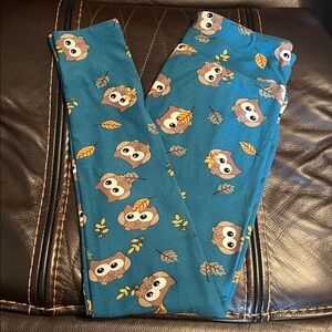 LulaRoe One Size leggings, teal background, with owl print, fits 2-10